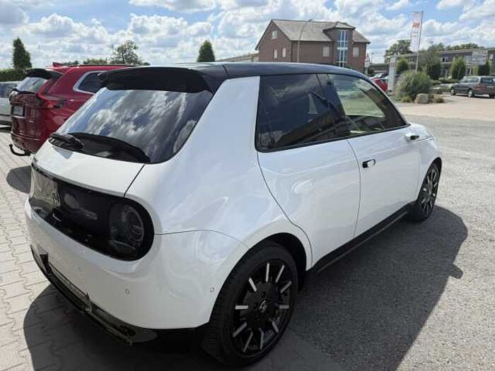 Honda e Advance 17'