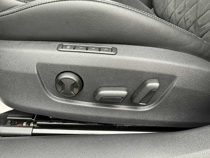 SKODA Superb 2.0 TSI DSG SportLine *Standheizung*Panorama*