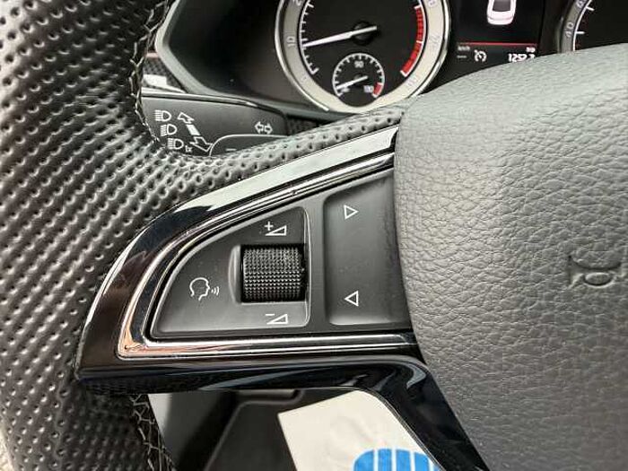 SKODA Superb 2.0 TSI DSG SportLine *Standheizung*Panorama*